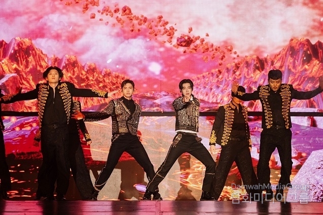 ‘K-POP 레전드’ 동방신기, 아시아 투어 성황! 자카르타에서 피날레 장식!